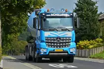 . Mercedes Benz Actros Betonmischer auf dem Weg zur n�chsten Baustelle.  08.09.2014