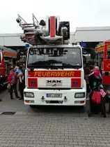 MAN 18.285 Teleskopmast(TM)32 (Florian Isenburg 1/38) am 13.09.14 in Neu-Isenburg beim Tag der Offenen Tür der Feuerwehr