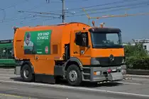 Mercedes ATECO Schienenreiniger der Basler Verkehrsbetriebe mit einer Tewilwewrbung für die Reinigungsfirma Honegger auf dem Weg zum Depot Dreispitz. Die Aufnahme stammt vom 08.09.2014.