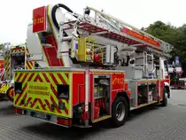 MAN 18.285 Teleskopmast(TM)32 (Florian Isenburg 1/38) am 13.09.14 in Neu-Isenburg beim Tag der Offenen Tür der Feuerwehr von hinten 