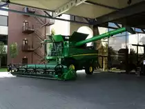 John Deere 5690i am 19.09.14 vor dem John Deere Forum in Mannheim 