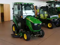 John Deere Mini Rasenmäher am 19.09.14 in John Deere Forum in Mannheim 