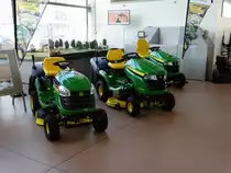 John Deere Rasenmäher am 19.09.14 in John Deere Forum in Mannheim 