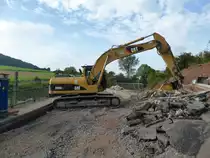 CAT 320 C steht auf einer Baustelle in 36100 Petersberg-Götzenhof in September 2014