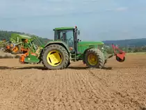 John Deere 6800 bei der Feldarbeit im 36100 Petersberg-Untergötzenhof im September 2014