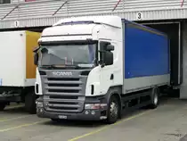 Scania R420 mit Pritschenaufbau in Genf Zimeysa am 14.09.2014