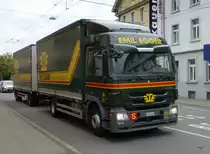 Mercedes Actros mit Pritschenaufbau unterwegs in Biel am 20.09.2014
