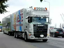 die Hansesail ist zu Ende und die Schausteller verlassen den Hafenbereich von Rostock, August 2014