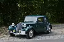 .  Citro�n  15 Light Bj 1951, aufgenommen beim Verlassen einer der Kontrolstellen w�hrend der FIVA World Rally durch Luxemburg am 20.09.2014.