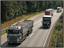 SCANIA R480 der VAN TRIEST VEEVOEDERS B.V. ist bei Ldenscheid unterwegs. (02.09.2008)