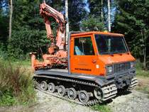 Kaessbohrer-Flexmobil
1983 entwickeltes Transport-und Arbeitsfahrzeug auf Gummiraupen mit Strassenzulassung,hier im Wurzacher Ried/Oberschwaben zum Verlegen der Kleinbahngleise Aug.2008