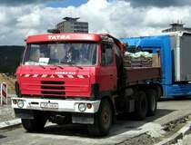 Ein Tatra 815 Kipper beim Straenbau in Klasterec, 18.06.07