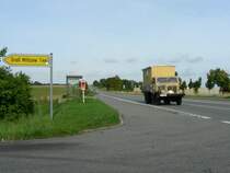 H3A unterwegs von Stralsund nach Stettin am 03.09.08 mit der Hanse-Tour bei Brandshagen

man knnte fast meinen wie in alten Zeiten, denn die Gartenlaube hinten drauf hnelt dem Werkstattaufbau der LPG'en