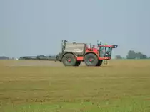 Selbstfahrende Spritze HORSCH Leeb PT 270 mit 8000 Liter Tankinhalt bei der Arbeit auf dem Felde am 04.09.2014