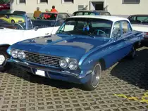 Buick Special fourdoor Sedan des Jahrganges 1962.Die Special Modelle waren die smallsize Modelle im Buick-Modellprogramm. Es gab die Ausstattungsvarianten Special und Special De Luxe. Bei der Motorisierung konnte der Käufer zwischen einem V6-motor mit 3245 cm³ und 135 PS oder einem V8-motor mit 155 PS aus 3523 cm³ Hubraum wählen. Von dieser Karosserievariante des Buick Special wurden 123.249 Einheiten produziert, die ab US$ 2358,00 beim Buick Dealer standen. Herbstfest an der Düsseldorfer Classic Remise am 04.10.2014.