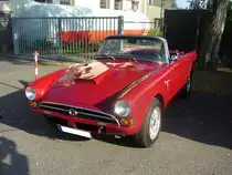 Sunbeam Alpine Tiger. 1964 - 1967. Der Tiger war die stärkste Version des bereits 1959 vorgestellten Alpine Series i bis IV. Die Motorisierung besorgten Ford V8-motoren mit 4.3l oder 4.7l Hubraum. Vom Tiger wurden ca. 7000 Fahrzeuge produziert. Herbstfest an der Düsseldorfer Classic Remise am 04.10.2014.