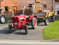 IHC mit angehängtem Faßwagen, gesehen nach dem Kirmesfestzug in 36100 Petersberg-Almendorf im Oktober 2014