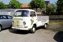 VW T2 mit Pritsche gesehen Ostern 20.04.2014 bei Dampf trifft Oldtimer, in Schierwaldenrath, Selfkantbahn