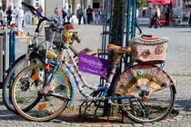 Behäkeltes und bestricktes Fahrrad in Waren Müritz gesehen. - 17.09.2014