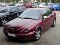 Jaguar X-Type am Strassenrand von Empuriabrava (Spanien) am 30.09.2014