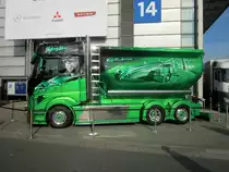 MB Actros 2551 L GigaSpace im September 2014 a.d. IAA Nutzfahrzeuge in H. Besitzer dieses Kunstwerkes ist Mika Auvinen , Helsinki / Finnland. Das Fzg. wird im Alltag für nationale Silotransporte (Zement , Kalk , Asche u. Sand) genutzt. Info's aus Fernfahrer Heft 10/2014. 