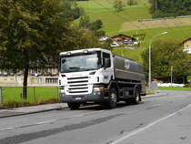 Scania P380 Milchtransporter unterwegs in Kriens am 25.09.2014