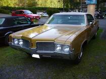 Oldsmobile Delta 88 Royale des Modelljahres 1970. Die Royale Modelle waren in diesem  Modelljahr grundätzlich mit dem 7.4l V8-motor ausgerüstet. Dieser leistet 310 PS. Der abgelichtete Wagen ist im Farbton burnished gold lackiert. Oldtimertreffen am Schwarzwaldhaus im Neandertal am 12.10.2014.