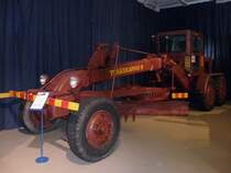Grader, Baujahr 1954, 6-Zylinder Diesel mit 108 PS, 9,9t

Mobilia Automuseo, Kangasala, Finnland, 14.4.2013