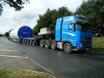 Volvo 520 - Schwerlasttransport mit einem Bauteil für ein Windrad am 30.08.2014 auf einem Parkplatz auf der A9 in Richtung Süden.