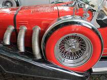 Excalibur-Treffen auf dem Buttermarkt in Kempen, 23.8.14 

Die Luft-Röhren sind reine Attrappen, egal ob zwei oder drei je Seite...