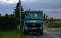 Ein Mercedes-Benz,LKW Kipper steht in Kohlscheid-Bank am Abend vom 14.10.2014.