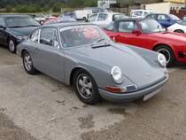 Grauer Porsche auf einem Parkplatz in Besalu (Spanien) am 29.09.2014