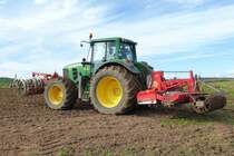 John Deere 7430 bei der Feldarbeit in 36100 Petersberg-Marbach im Oktober 2014