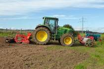 John Deere 7430 bei der Feldarbeit in 36100 Petersberg-Marbach im Oktober 2014