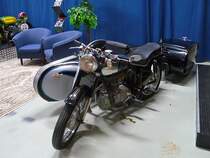 Simson 250 Motorrad mit Beiwagen und Anhänger, Baujahr 1960.

Mobilia Automuseo, Kangasala, Finnland, 14.4.2013