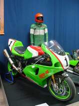 Kawasaki ZX 7 RR Superbike
 
Baujahr 1996, 153 PS aus 750 ccm, 167 kg, 280 km/h
 
Mobilia Automuseo, Kangasala, Finnland, 14.4.2013