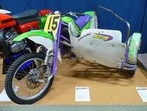 Kawasaki EML

Baujahr 1992, 1 Zylinder, 70 PS aus 580 ccm

Mobilia Automuseo, Kangasala, Finnland, 14.4.2013