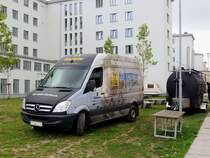 MB-Sprinter samt Barbecue-Grillanhänger nach einer Veranstaltung beim Koloss von Prora; 140921