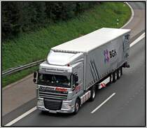 DAF XF 105.460SC  SpaceCab  der Spedition BENDER aus Freudenberg. Mit  Ladung mit berbreite  geht die Fahrt in Richtung Sden. (05.09.2008)
