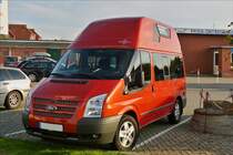 . Campermobil Ford Transit mit Westfalia Aufbau, gesehen im Okt. 2014.