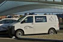 . VW T5 des belgischen Bahnsicherheitsdienstes, Abteilung Hundestaffel stand am 18.10.2014 in Lttich am Bahnhof. 