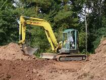 Ammann Yanmar VIO 75 arbeitet auf einer Baustelle in 36100 Petersberg - Marbach am 02.09.08