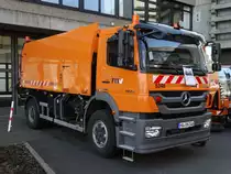 RNV Mercedes Benz Axor Zweiwege Kehrmaschiene am 18.10.14 in Mannheimer Betriebshof beim Tag der Offenen Tür