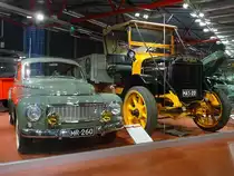 Volvo PV544A Sport

Baujahr 1960, 4 Zylinder, 1580 ccm, 85 PS

Das Fahrzeug ist noch im Originalzustand.

Dahinter steht ein 

Republic 20

Baujahr 1920, 4 Zylinder, 5730 ccm, 32,4 PS

aus den USA. Anfang der 1920er Jahre wurden 56 Republic-LKWs in Finnland montiert. Dieses Fahrzeug wurde 1958 auf einem Schrottplatz in Espoo entdeckt.

Die PKW-Sammlung ist in einem zweiten Gebäude untergebracht, dass sich auf dem Gelände der lokalen Straßenmeisterei befindet. Da dort kein Museumspersonal ist, sind alle Modelle hinter Glas. 

Mobilia Automuseo, Kangasala, Finnland, 14.4.2013