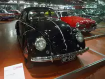 Volkswagen Typ 1 2D Sedan

Baujahr 1950, 4 Zylinder, 1131 ccm, 25 PS, 100 km/h

Dieses Fahrzeug gehört zu den ersten zwölf VWs, die offiziell in Finnland importiert wurden. Es wurde am 9 Juni 1950 ausgeliefert.

Die PKW-Sammlung ist in einem zweiten Gebäude untergebracht, dass sich auf dem Gelände der lokalen Straßenmeisterei befindet. Da dort kein Museumspersonal ist, sind alle Modelle hinter Glas. 

Mobilia Automuseo, Kangasala, Finnland, 14.4.2013