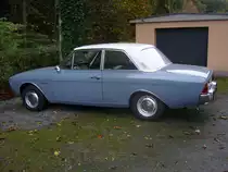 Ford Taunus P5 17M. 1964 - 1967. Der 17M, wahlweise mit einem 1498 cm³ und 60 PS oder mit 1699 cm³ und 65 PS lieferbar, war mit einem V4-motor ausgerüstet. Bei seiner Vorstellung im September 1964 kostete der P5 mit dem 1.7l Motor DM 7070,00 in Grundausstattung. Oldtimertreffen am Schwarzwaldhaus im Neandertal am 26.10.2014.