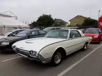 FORD-Thunderbird am VIP-Besucherparkplatz der keine Sorgen Arena in Ried; 141005