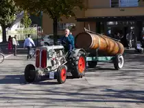 Oldtimer Traktor Hürlimann unterwegs in Bremgarten AG am 18.10.2014