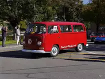 Oldtimer VW Bus unterwegs in Bremgarten AG am 18.10.2014
