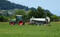 Allradschlepper Fendt 312, beim Ausbringen von Glle, Juni 2014